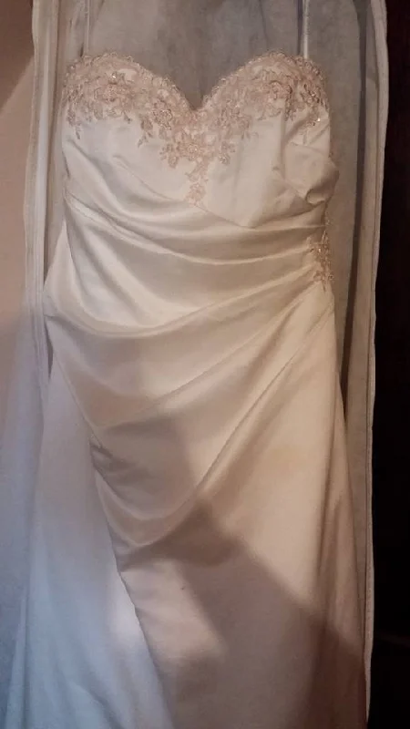 David's Bridal 9OP9264 Breathable unclassified dresses