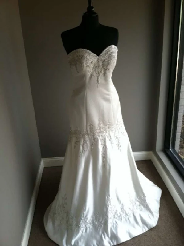 Mori Lee Mori Lee 2312 Size 12 Halter unclassified dresses
