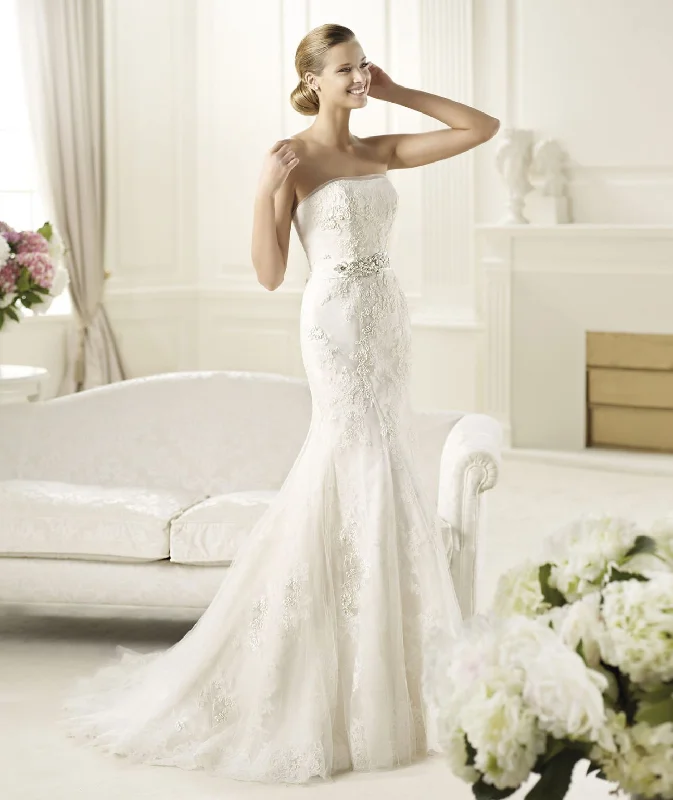 Pronovias Diciembre Smocked unclassified dresses